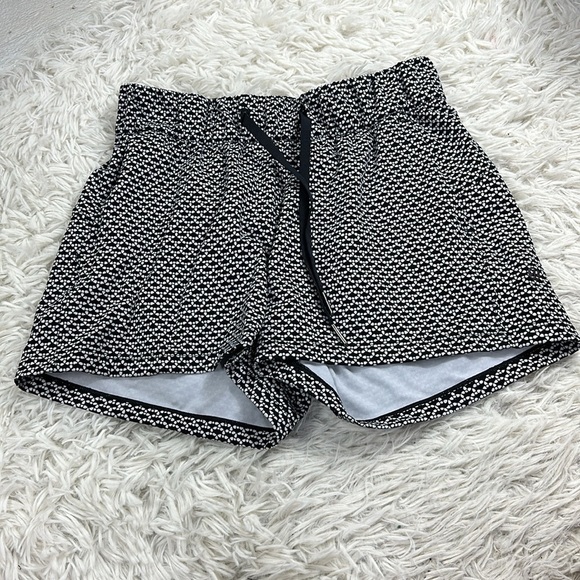 lululemon athletica Pants - Lululemon On The Fly Short *2.5" Monochromic Black